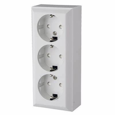 Quatric priza 3 posturi cu impamantare,montaj aplicat, C-6-0312
